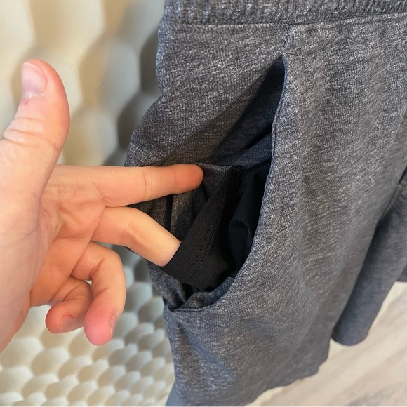 Lululemon Men’s Pace Breaker Short Small - Picture 6 of 9